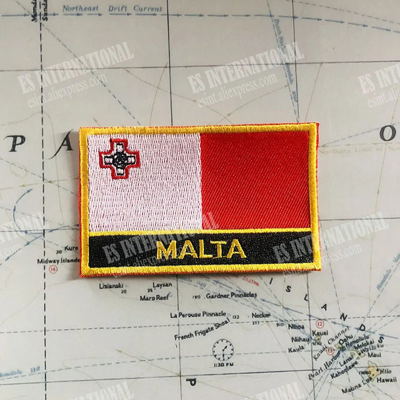 Фото Мальта Национальный флаг вышивка нашивки значки Shield и квадратная форма Pin один набор на тканевой браслет украшение для рюкзака №4