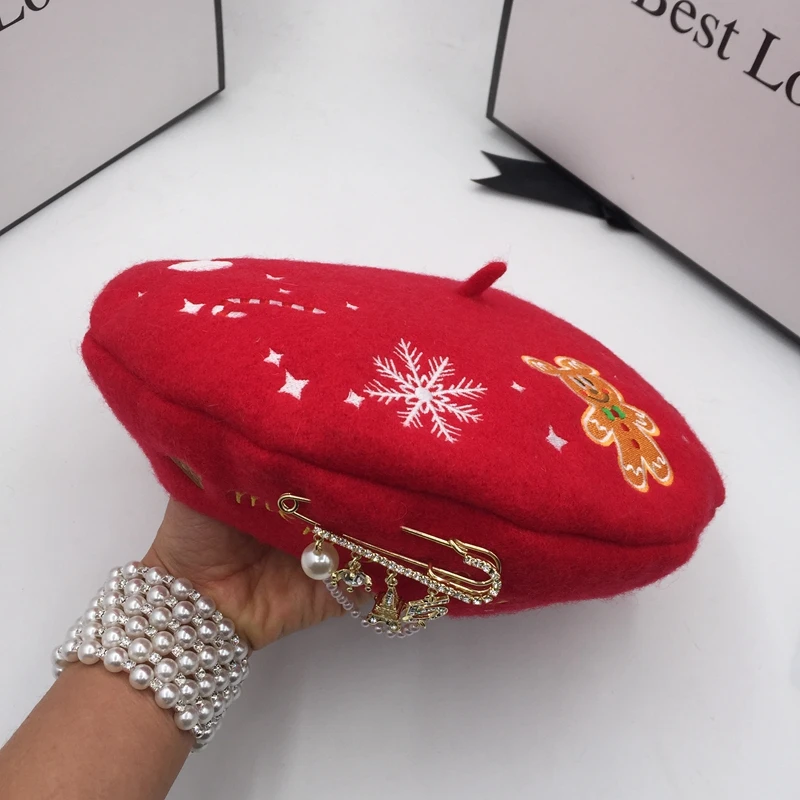 

The spring and autumn period and the new wool embroidered red beret for women