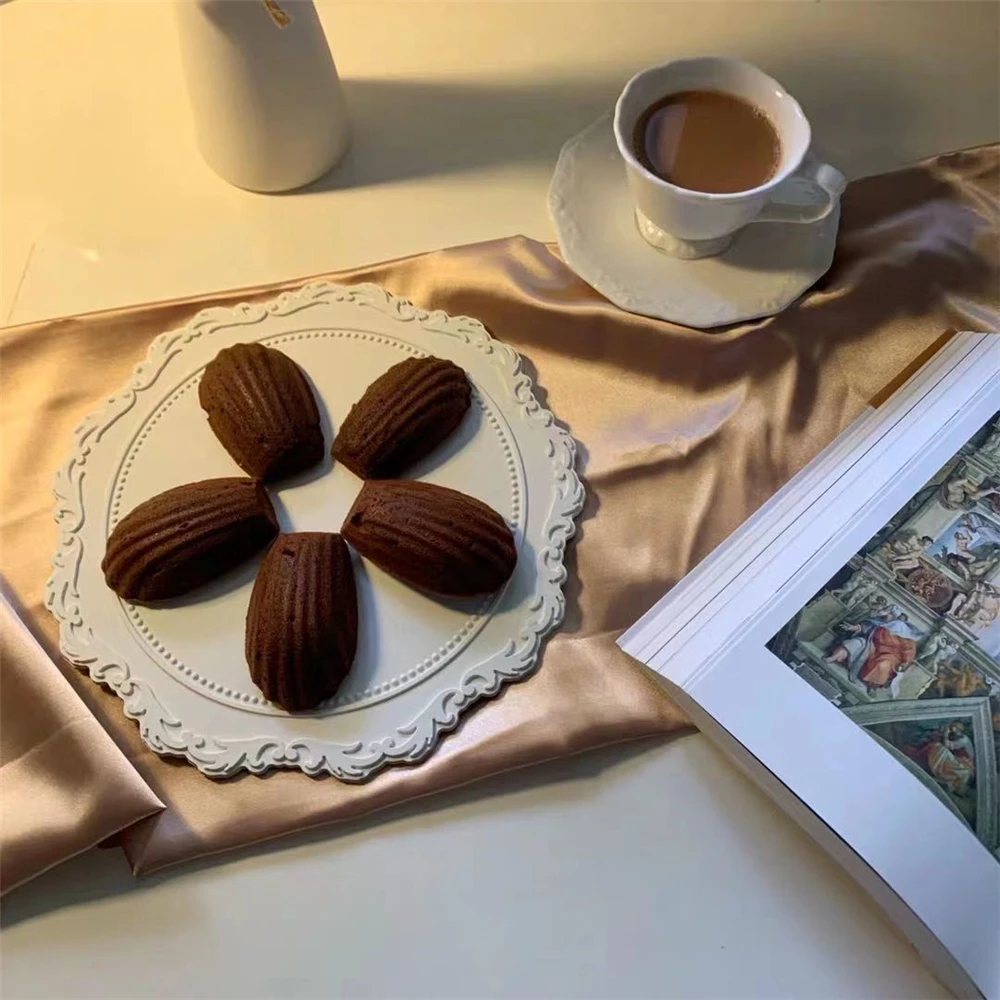 Белая силиконовая подставка под столовую посуду 35 см маслостойкая