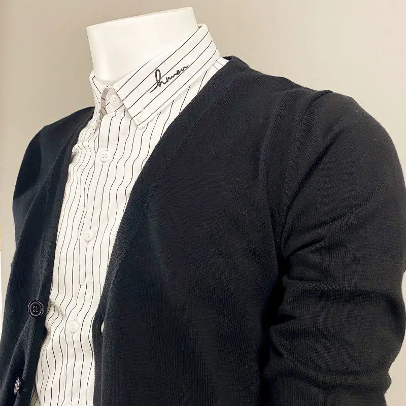 

Autumn solid color cardigan sweater men Korean fashion trend thin thread coat slim coat slim long sleeve v neck sweater