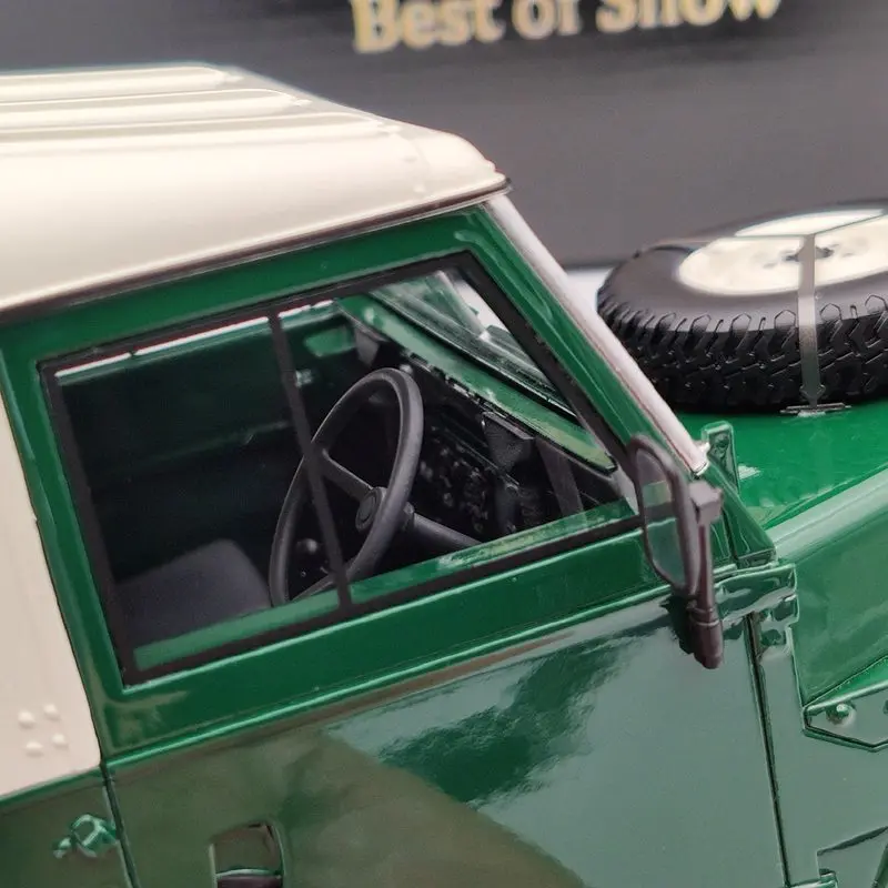 BOS Models 1:18 For L~nd R~ver Light weight Series III Hard Top Green 1973 BOS355 |