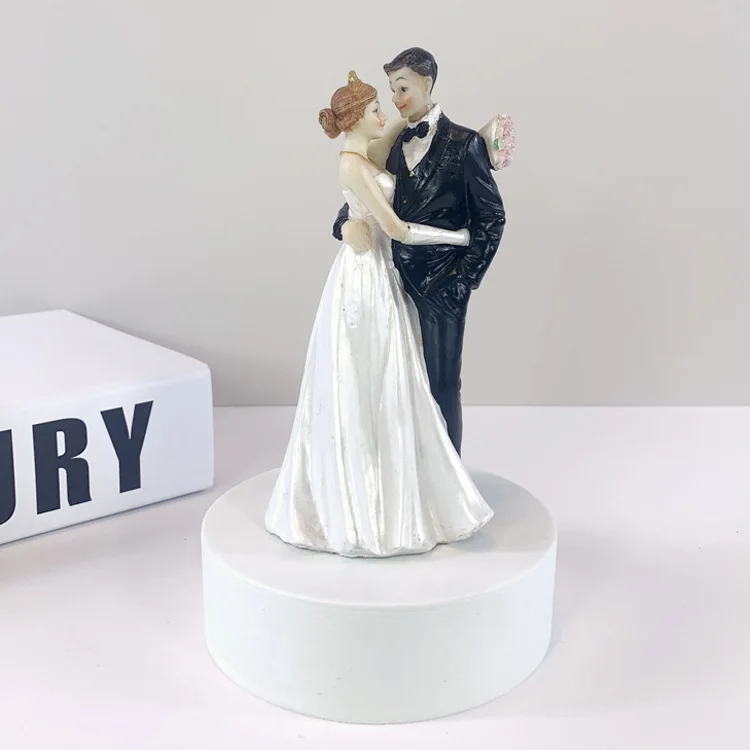 

European Style Bride And Groom Resin Handicrafts Wedding Anniversary Gifts Cake Decoration Furnishings Wedding Supplies