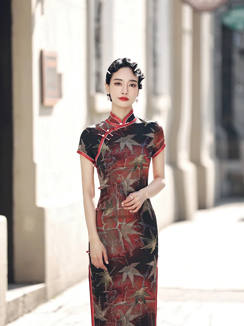 

The New 3D Three-dimensional Tailored Cheongsam Retro Dignified and Elegant Standing Collar Cheongsam 2021