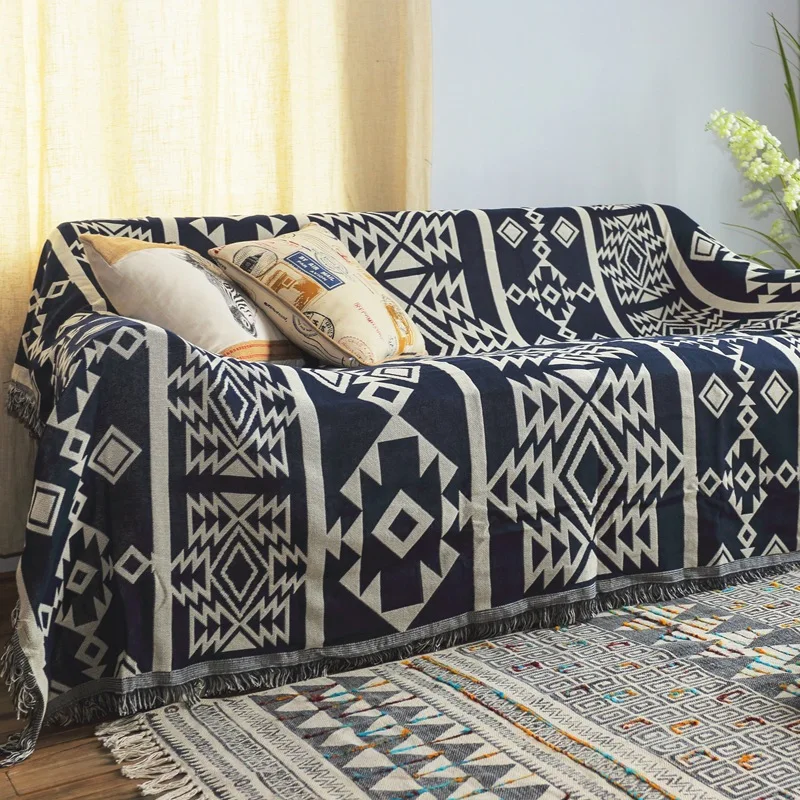 Двустороннее одеяло в стиле бохо с геометрическим рисунком для дивана