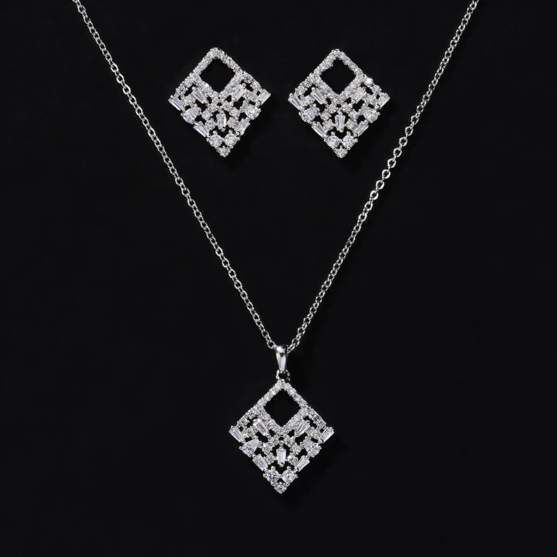 Комплект ювелирных изделий из колье и серёг квадратной формы|Ювелирные наборы| |