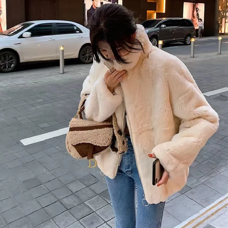 Женская зимняя куртка с воротником-стойкой из искусственного меха кролика |