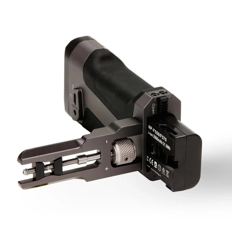 Tilta Боковая ручка питания F570 Тип батареи с 8V Micro-USB мощность и 12V DC выход для Tilta BMPCC 6K и 4K клетка для камеры