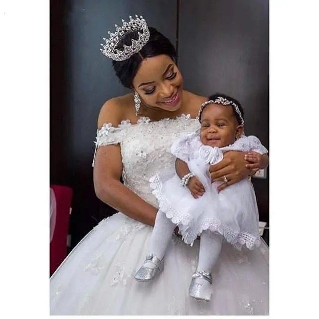 

Luxury Off the Shoulder Lace Africa Wedding Dress royal train 2020 Bridal Gown Vestidos De Noiva robe de mariee South Africa