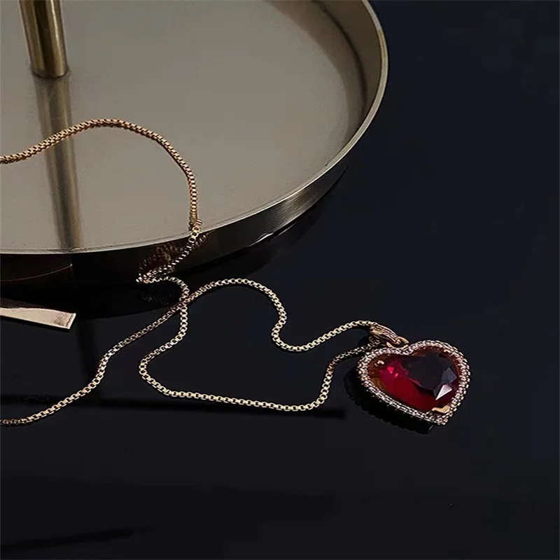 

Village Brass Gold Red Rhinestone Zircon Heart Floral Necklaces For Women Special Design Jewelry Accessories