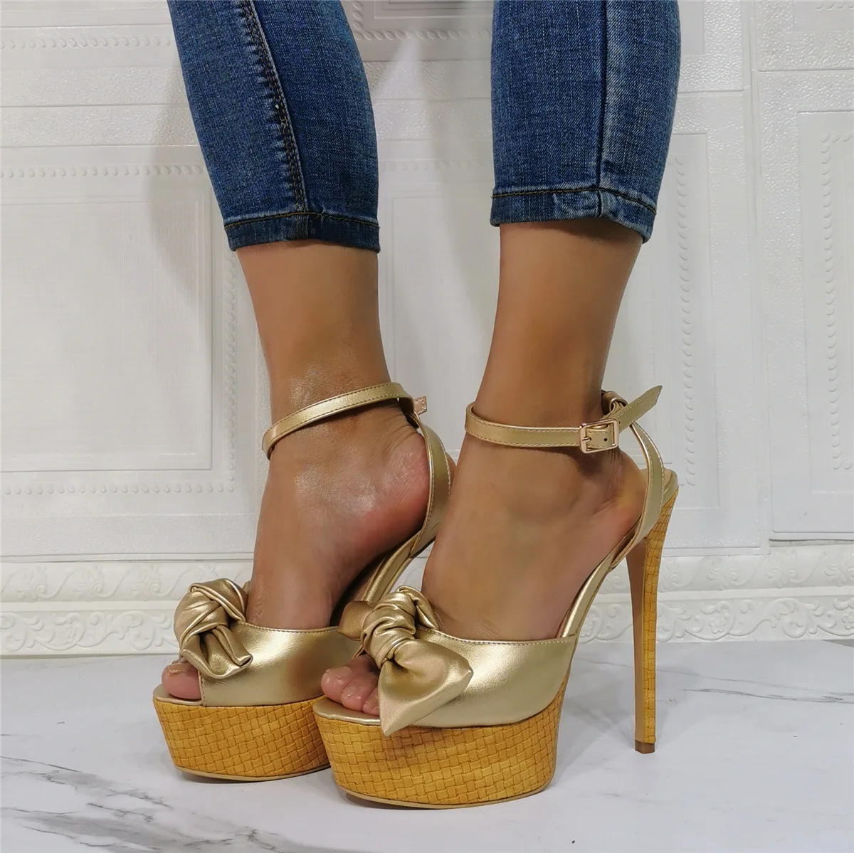 

Gold platform super high heel sexy nightclub large women's fashion sandals