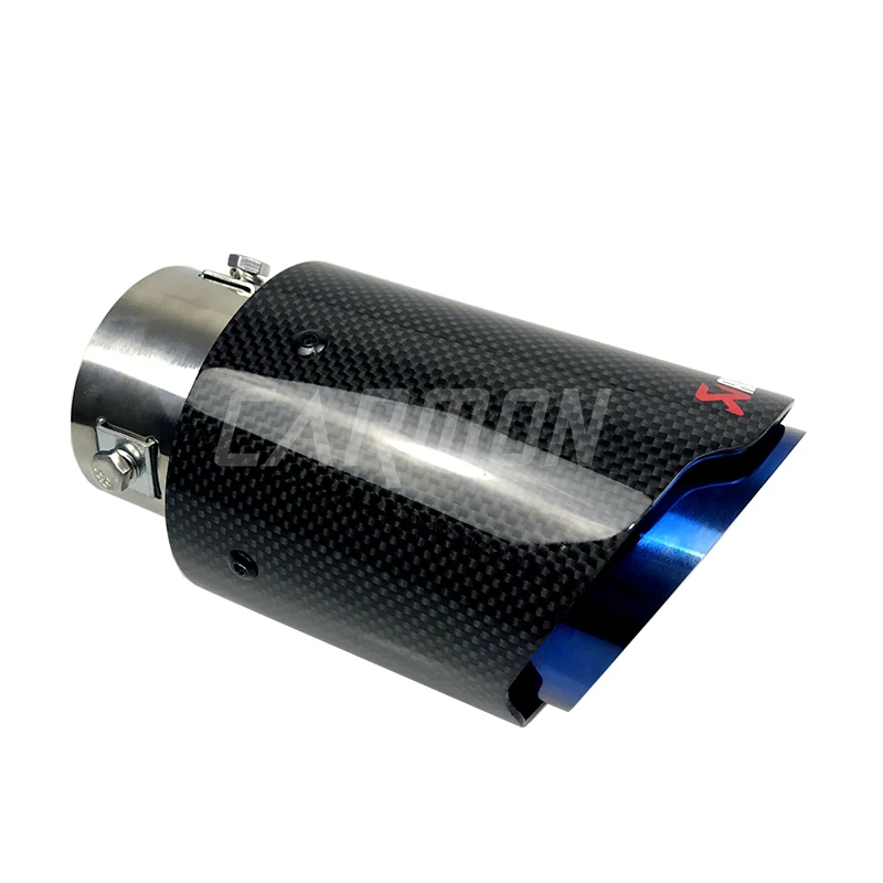 На входе регулируемые Akrapovic наконечники из углеродного волокна выхлопная труба