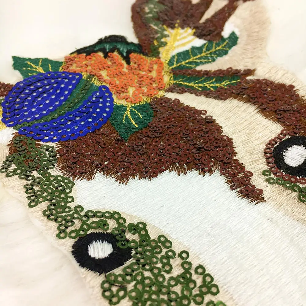 Нашивка с вышивкой в виде головы оленя 27x27 см|Заплатки| |