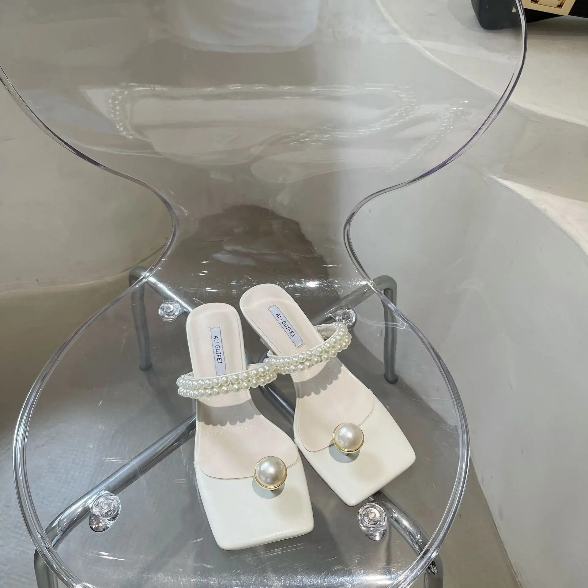 

Mules For Women 2021 Ladies' Slippers Shoes String Bead Rubber Flip Flops Low Luxury Slides Loafers Pantofle Thin Heels Hawaiian