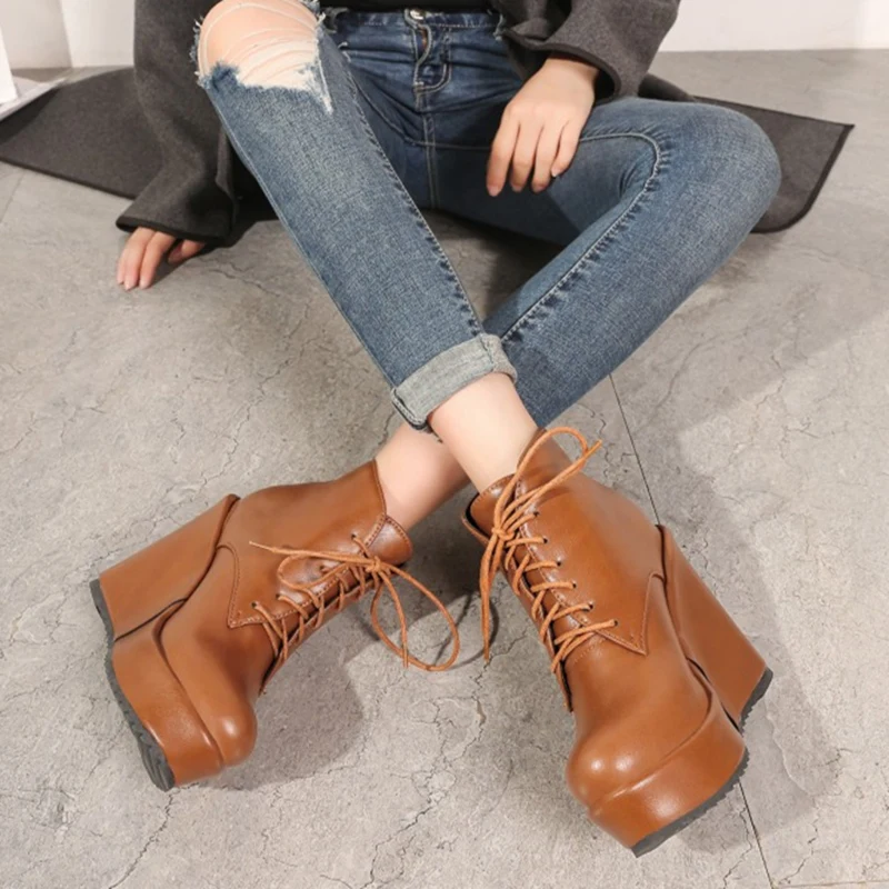 Осенние ботинки на танкетке Модные женские ботильоны из искусственной кожи