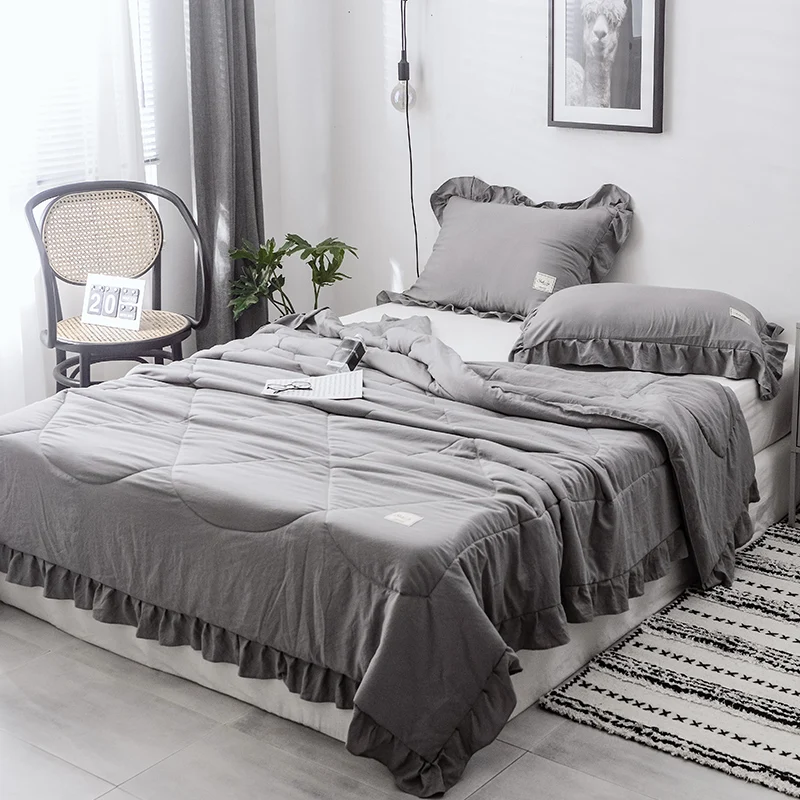 Короткое стильное ультра мягкое летнее одеяло многоцветное серое стеганое из