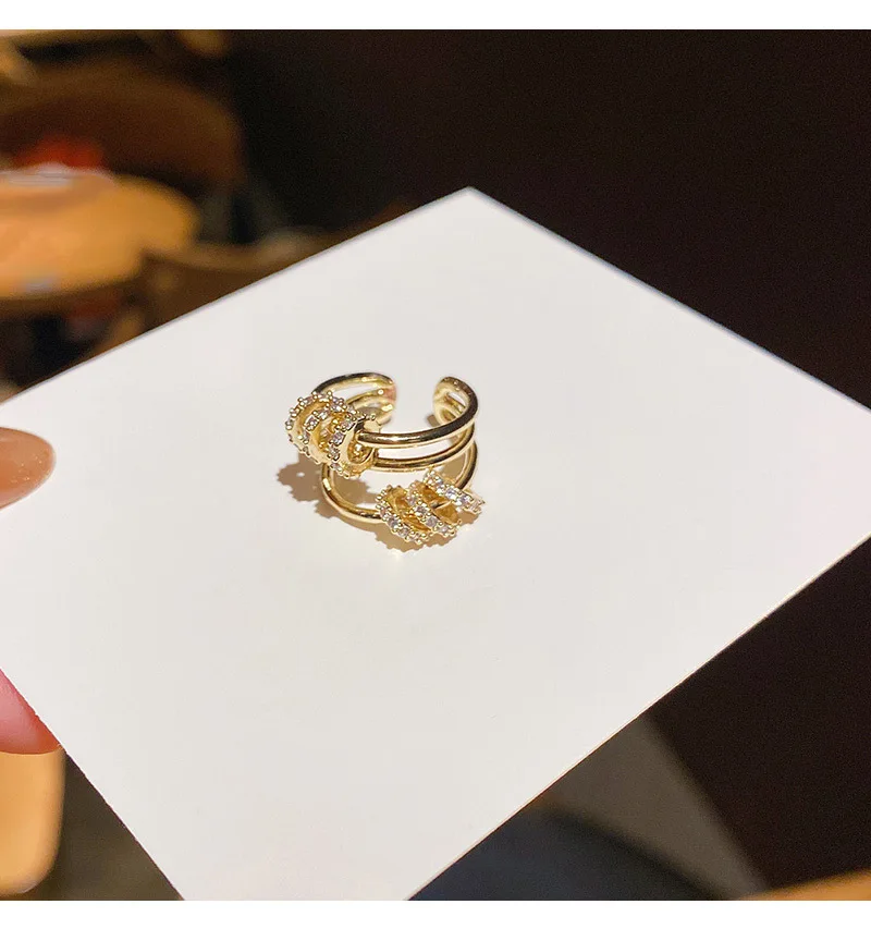 

2020's New Circle Micro-Inlaid Exquisite Ear Clip Sense of Quality Simple Niche without Ear Holes Female Fashion Ear Jewelry