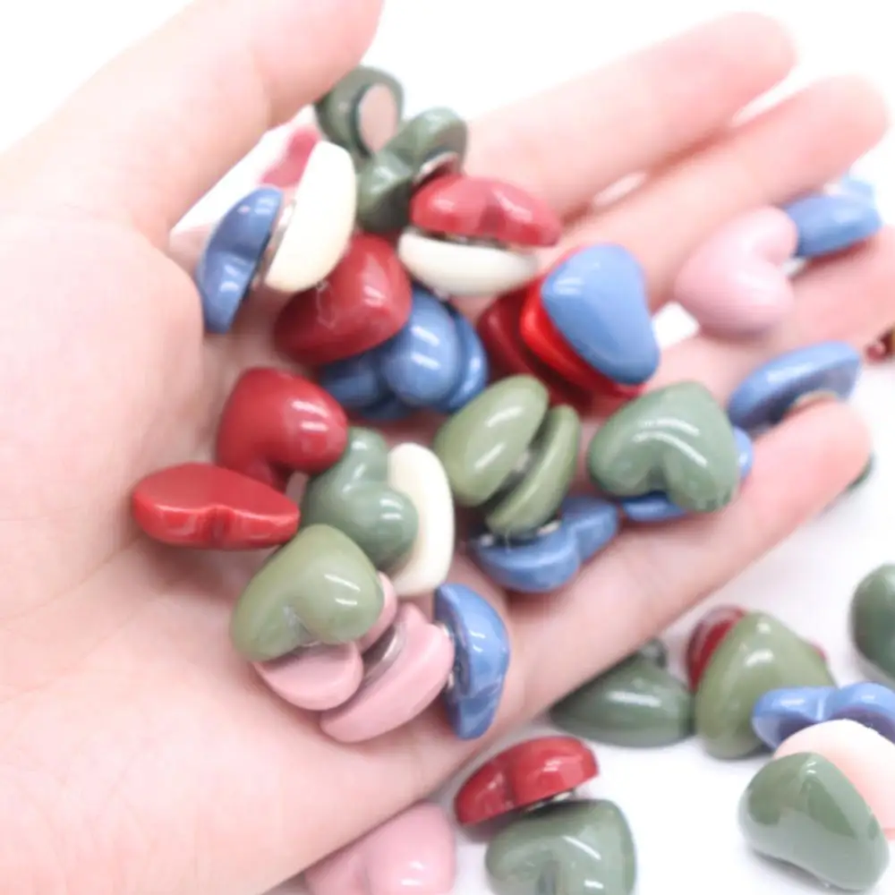 Магнит на холодильник полимерная мини-паста красного розового цвета в форме