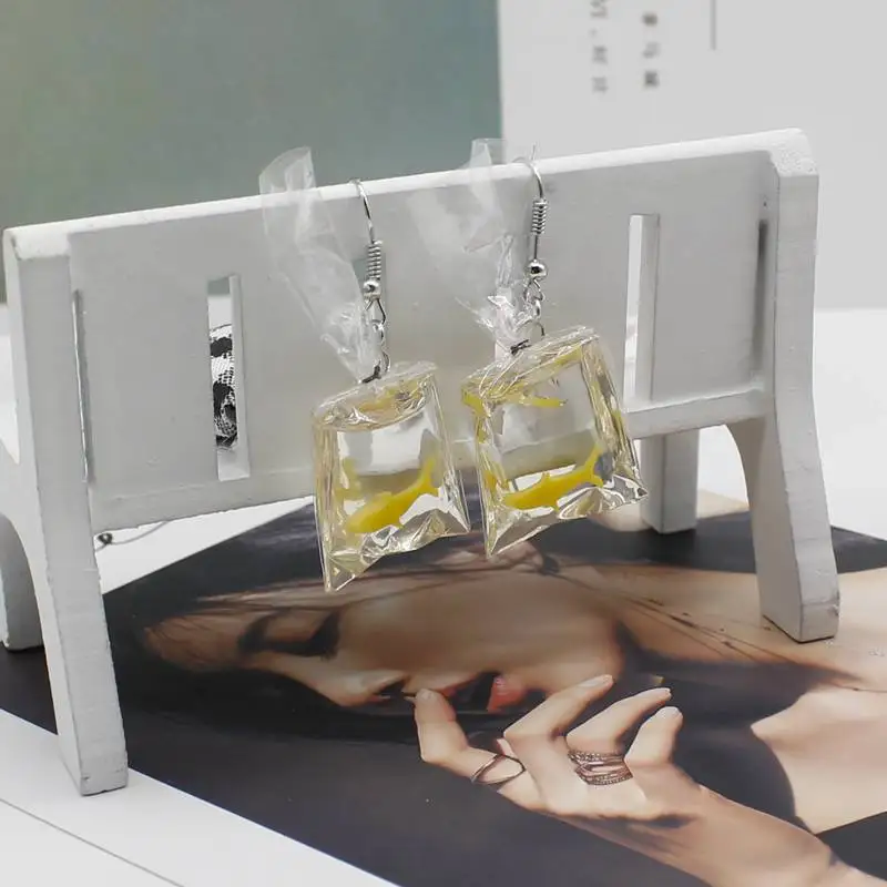 Креативные забавные серьги золотые рыбки прозрачные в форме сумки свежие