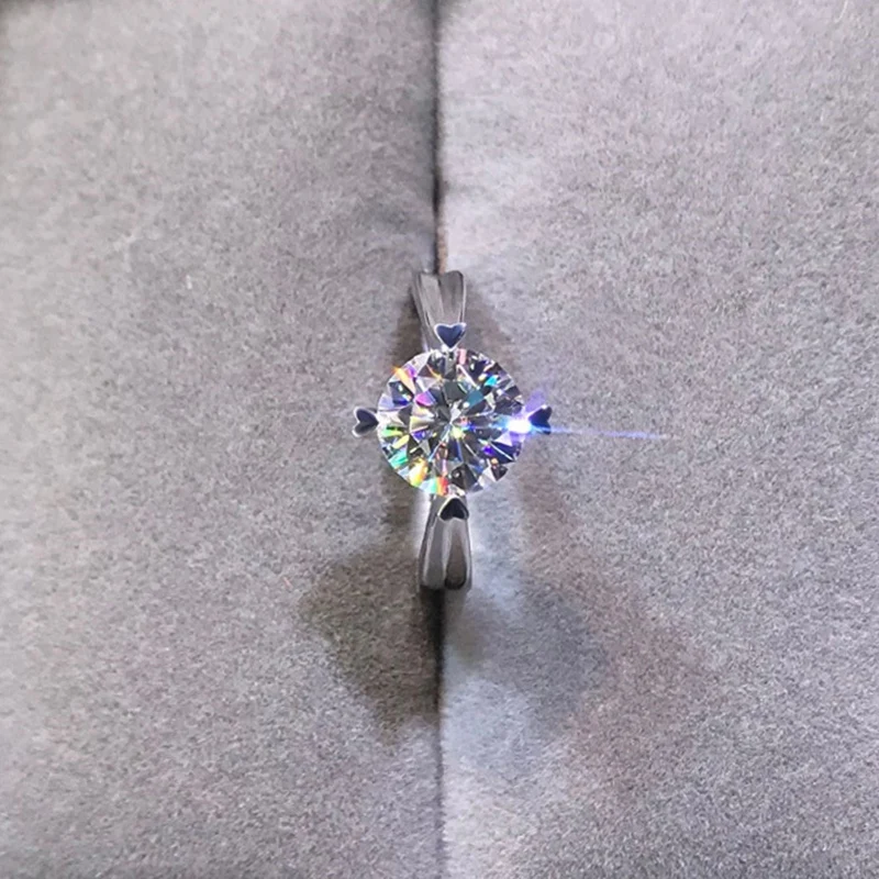 

Electroplated 18K Moissanite Ring Simple Four-Claw D Color