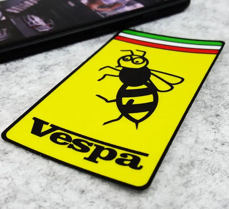 Виниловые наклейки на мотошлем светоотражающие для скутеров | Автомобили и