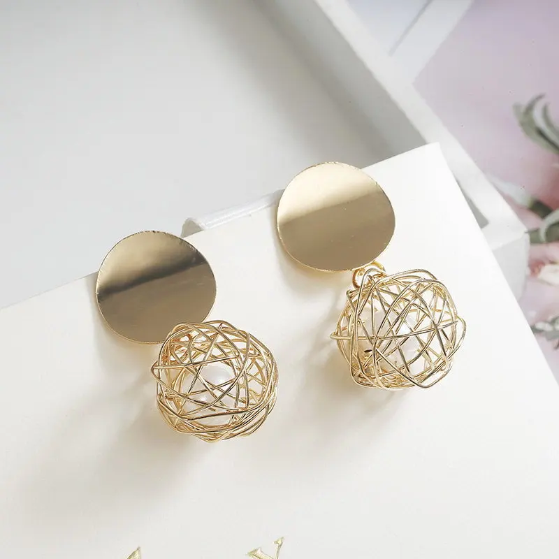 

Fashion Geometric Spiral Earrings Women New Simple Disc Metal Pearl Temperament Retro Light Luxury High Sense Ear Pendant Trend