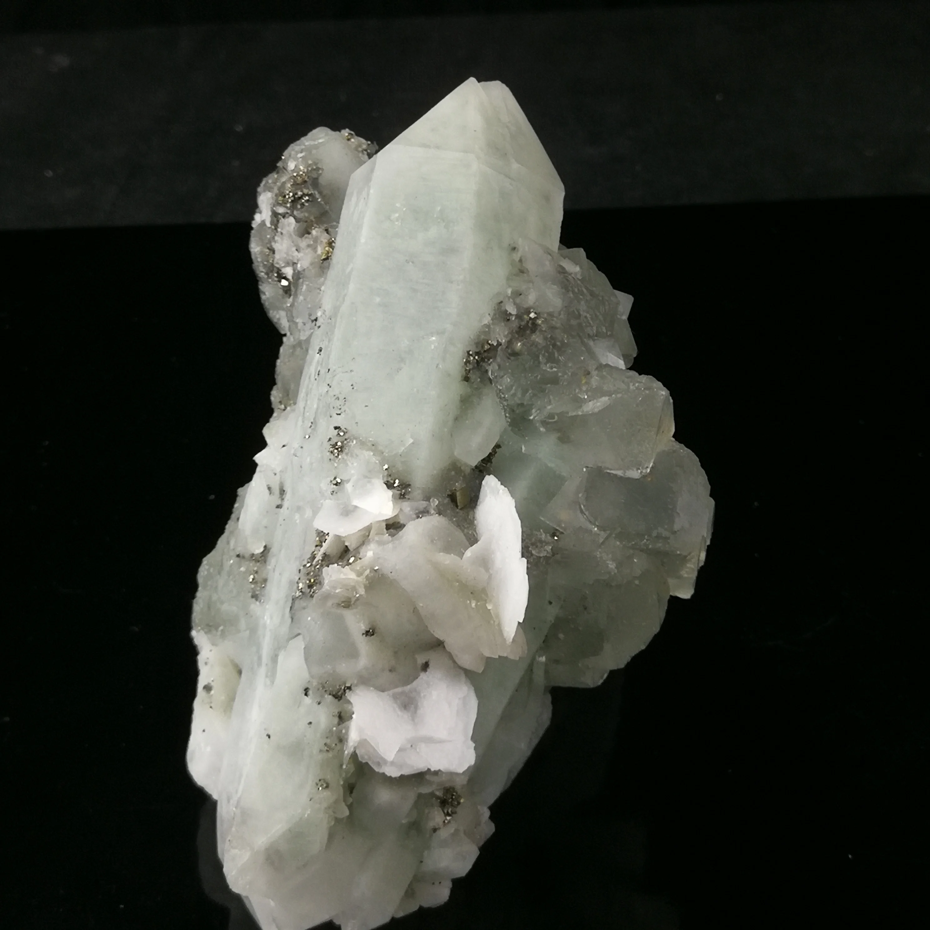 

698.3gNatural green fluorite, crystal, quartz, mineral samples