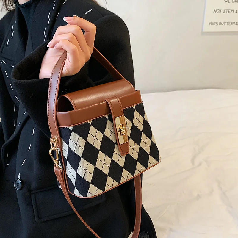 

Fashion Hand Bag Women's New Fashion Lingge Printed Bucket Bag Versatile One Shoulder Messenger Bag