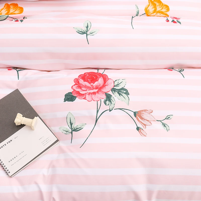 Комплект постельного белья в розовую полоску с цветочным рисунком домашний
