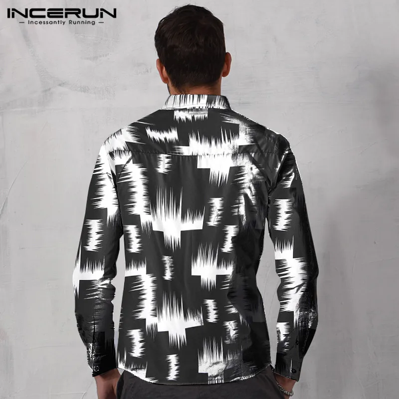 Мужская рубашка на пуговицах с отложным воротником и карманами модель 2020 года S