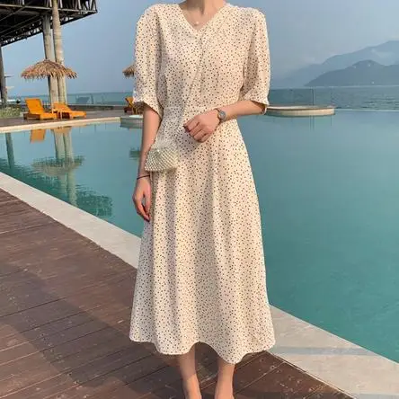 Женское летнее винтажное платье в горошек 1950 х годов приталенное вечернее с