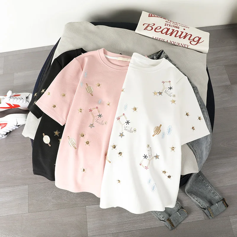 Женская футболка с короткими рукавами свободная розовая вышивкой и коротким