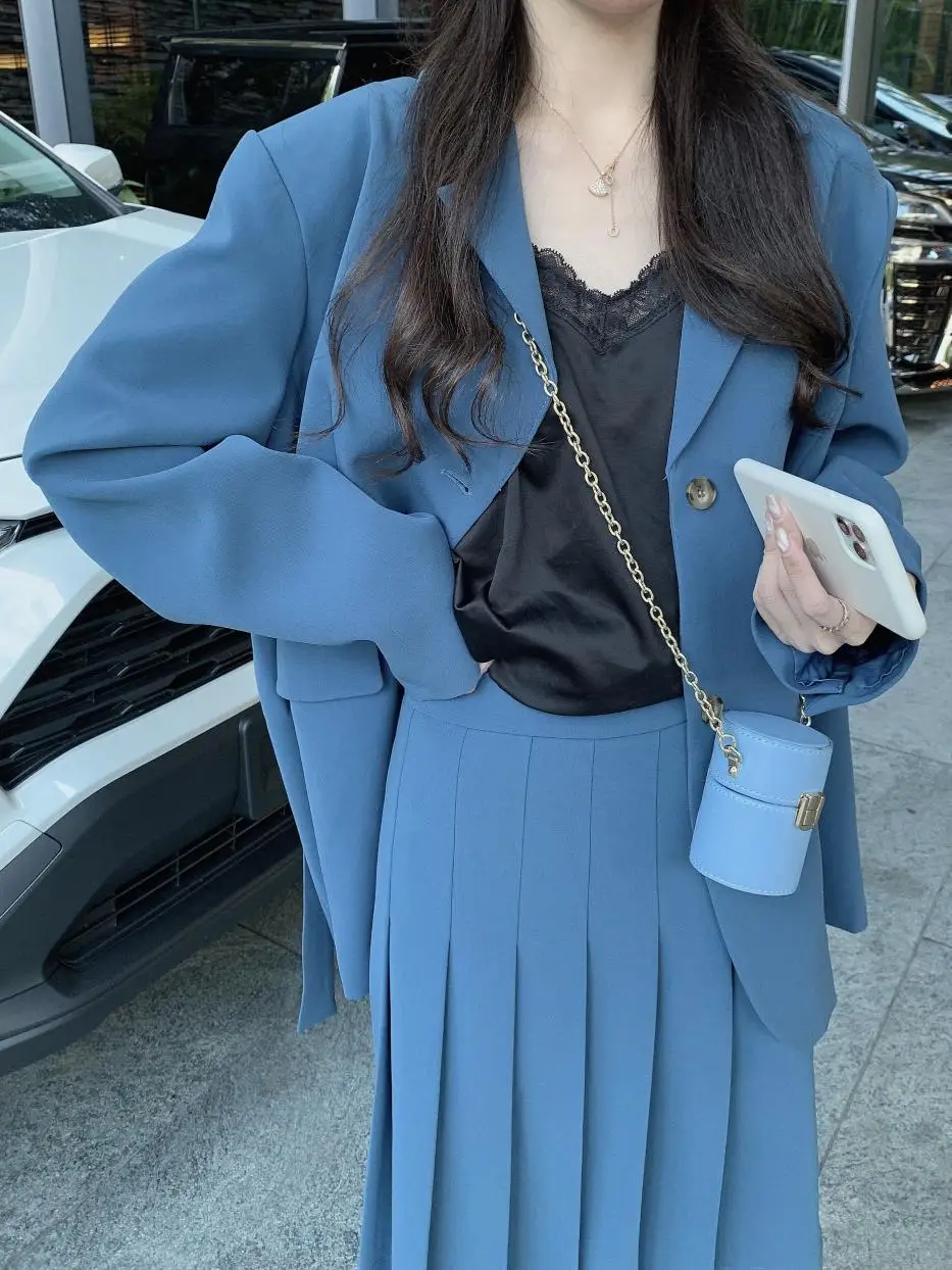 

Autumn and winter texture suit jacket + irregular pleated half skirt suit