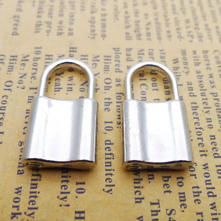 

Bracelet Charms 2 Pieces 15x26mm White K Lock Charms