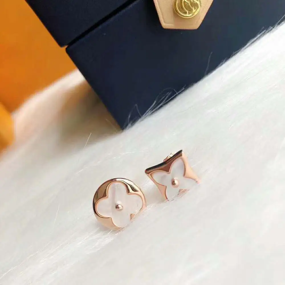 

2020 luxury fashion jewelry white shell rose gold leaf clover earrings for women stud asymmetrical stud ears lady accessories