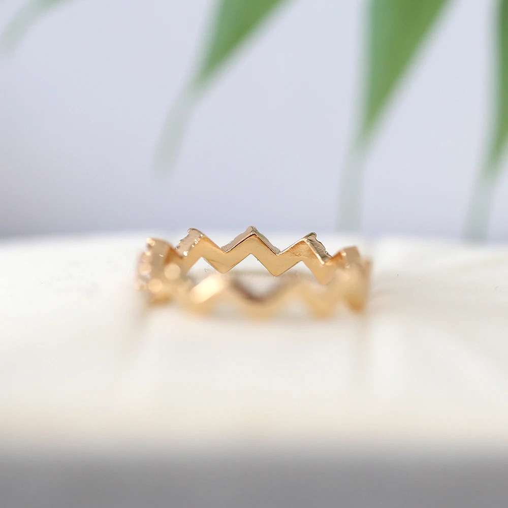 Обручальное кольцо с бриллиантами Половина Вечности из бриллиантов бриллиантом