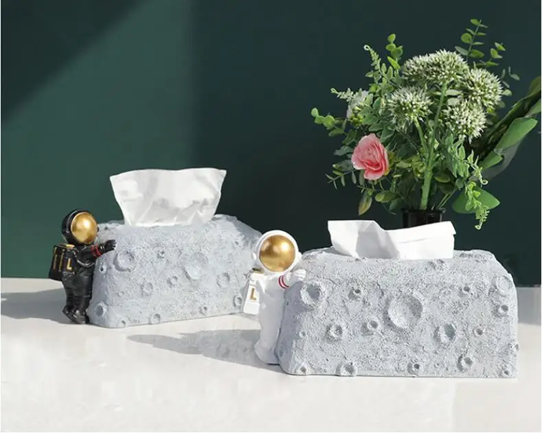

Resin Astronaut Tissue Box Decoration Home Restaurant Sculpture Crafts Bar Office Desktop Furnishings