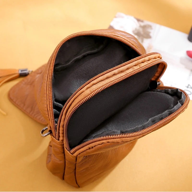 Сумка-мессенджер женская из кожи с регулируемым ремешком |