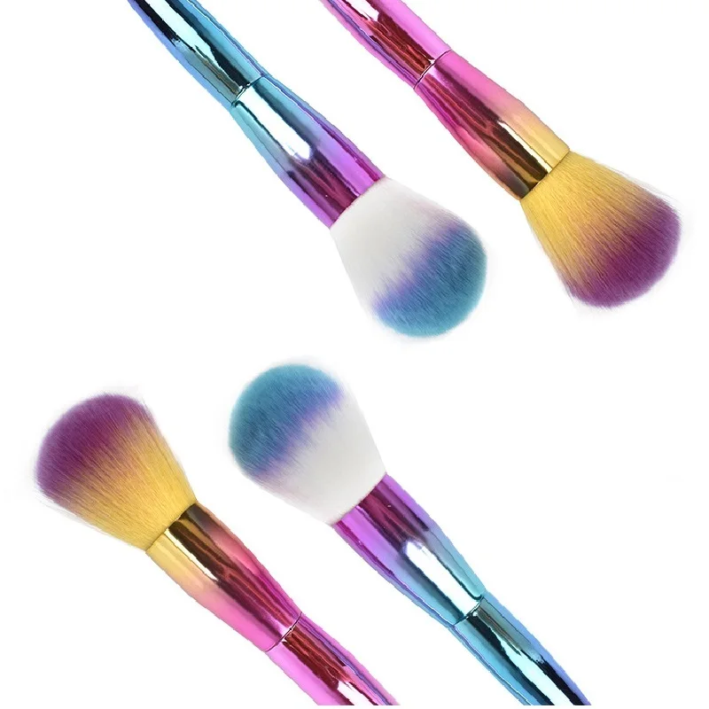 Роскошные кисти для макияжа цвета шампанского с голубыми градиентами основы