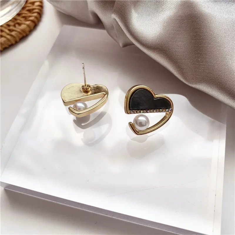 Милые геометрические серьги с перламутровыми жемчужинами женственность