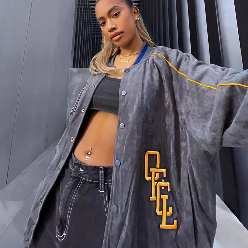 Новинка Осень-зима 2021 плюшевое пальто на пуговицах с вышивкой в виде букв |