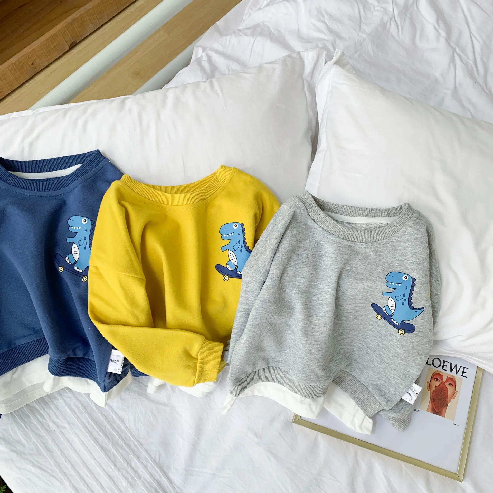 

Spring Autumn boys cartoon dinosaur fashion sports suits Kids long sleeve patchwork sweatshirt and trousers 2pcs sets