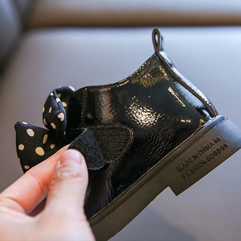 Новинка 2020 Детские ботильоны из лакированной кожи обувь для девочек ботинки в