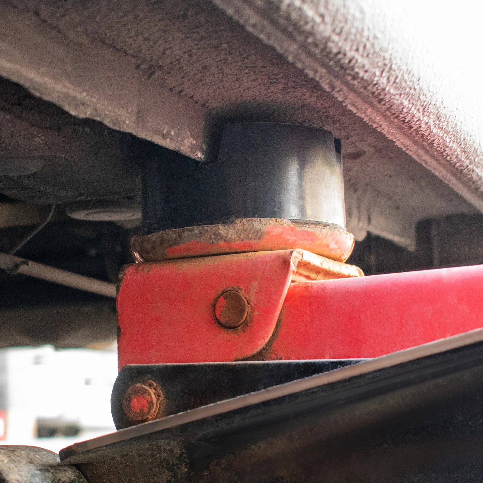 Универсальная напольная прокладка для автомобильного резинового домкрата