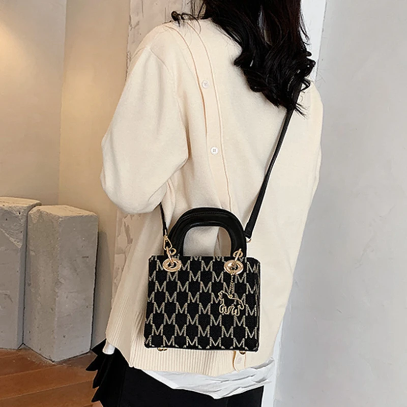 

Сумка-мессенджер женская из искусственной кожи, однотонная