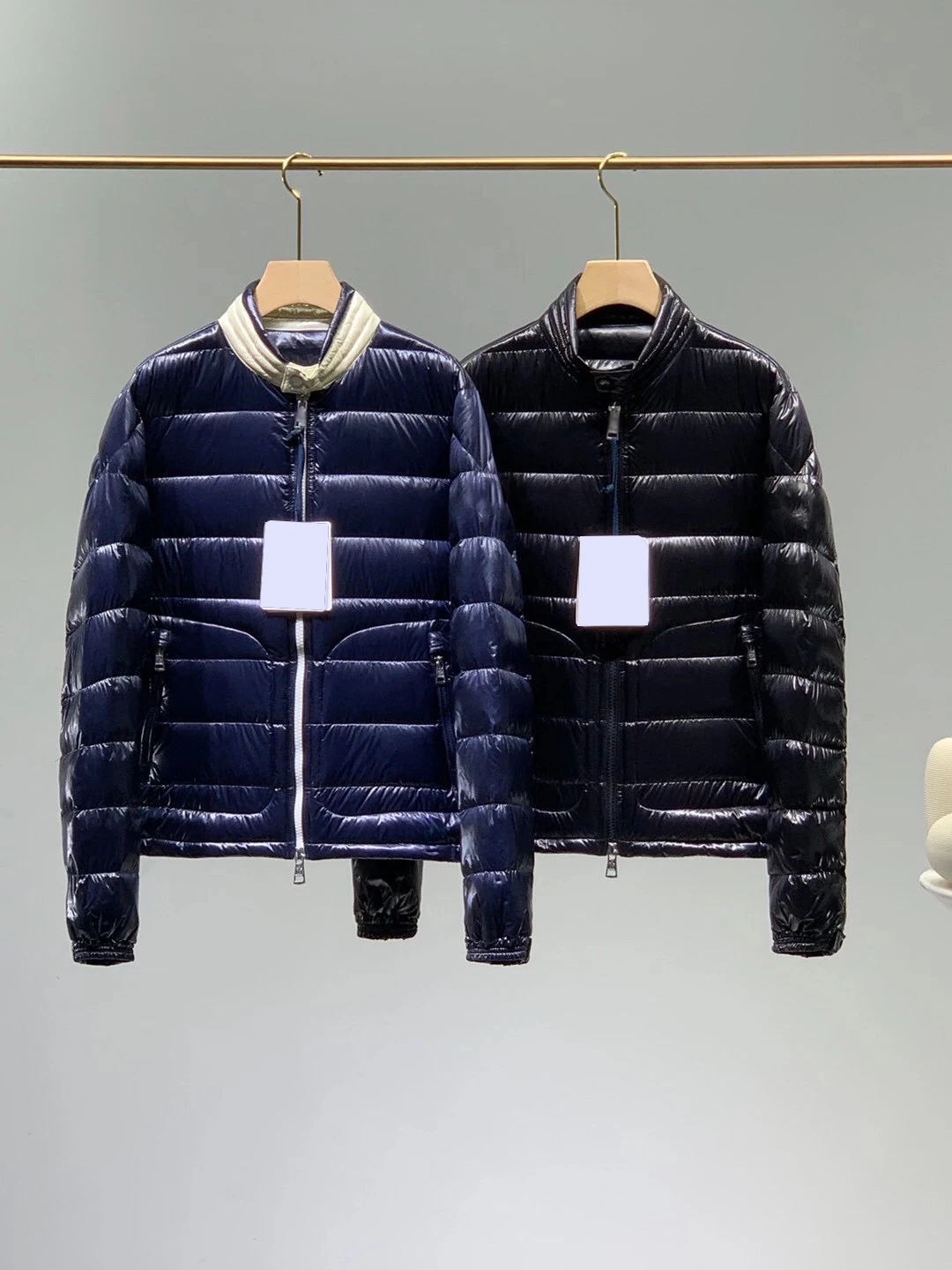 

Мужской пуховик из лакированной кожи, с ярким воротником-стойкой