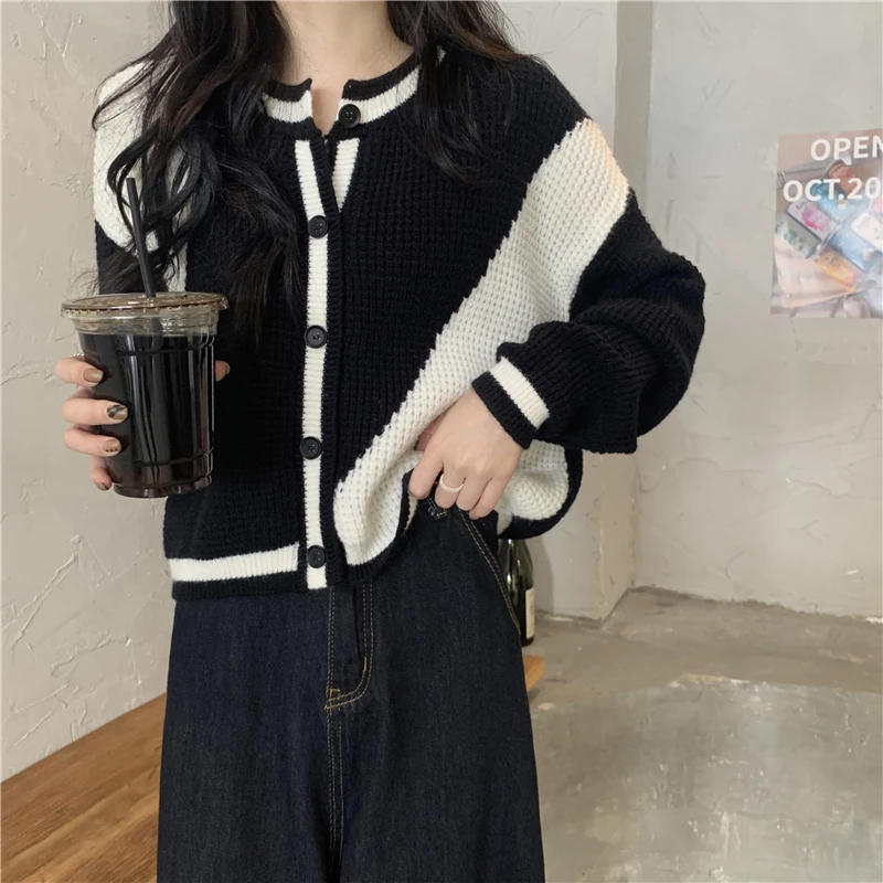

Japanese Vintage Style O-Neck Button Patchwork Knitted Cardigan Crop Top Ins Aesthetic Clothes 2021 Autumn New Women's Sweaters