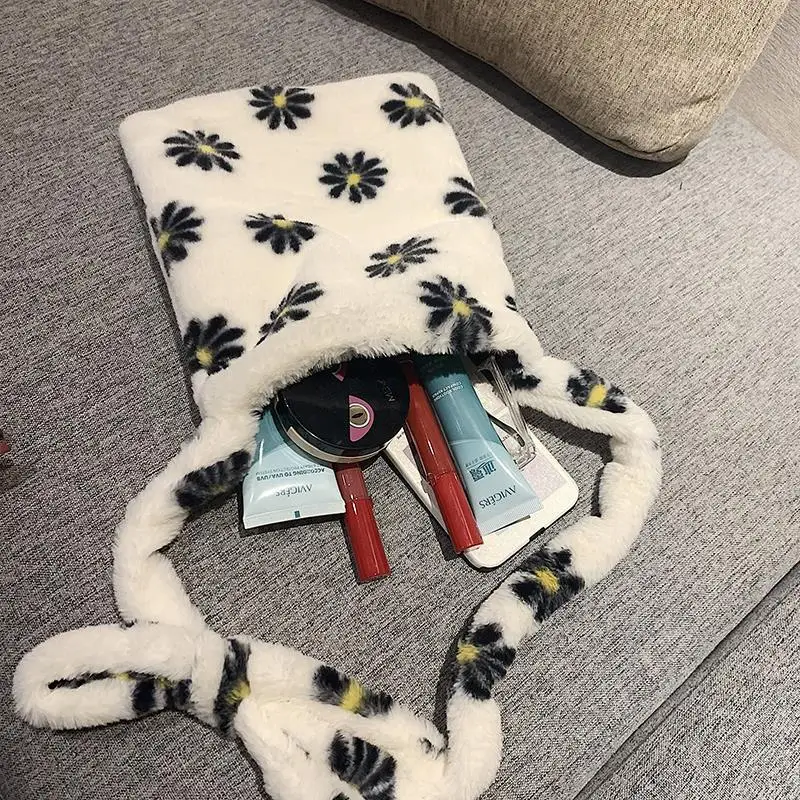 

Simple Flower Ladies Small Shoulder Bag Winter Soft Plush Student Girls Flap Messenger Bags Design Women Clutch Purse Handbags