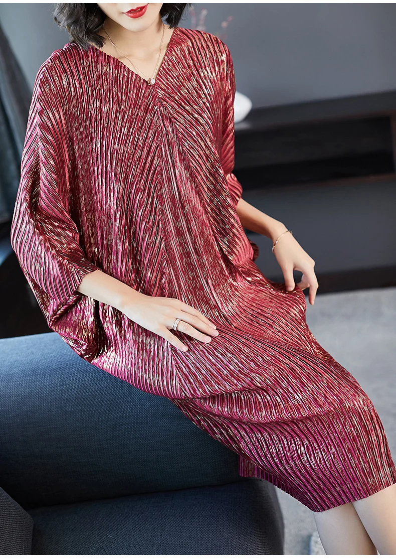 

NEW 2021 High Quality New Fashion V Collar Pleats Batwing Sleeve Loose Dress For Women Print Clothing