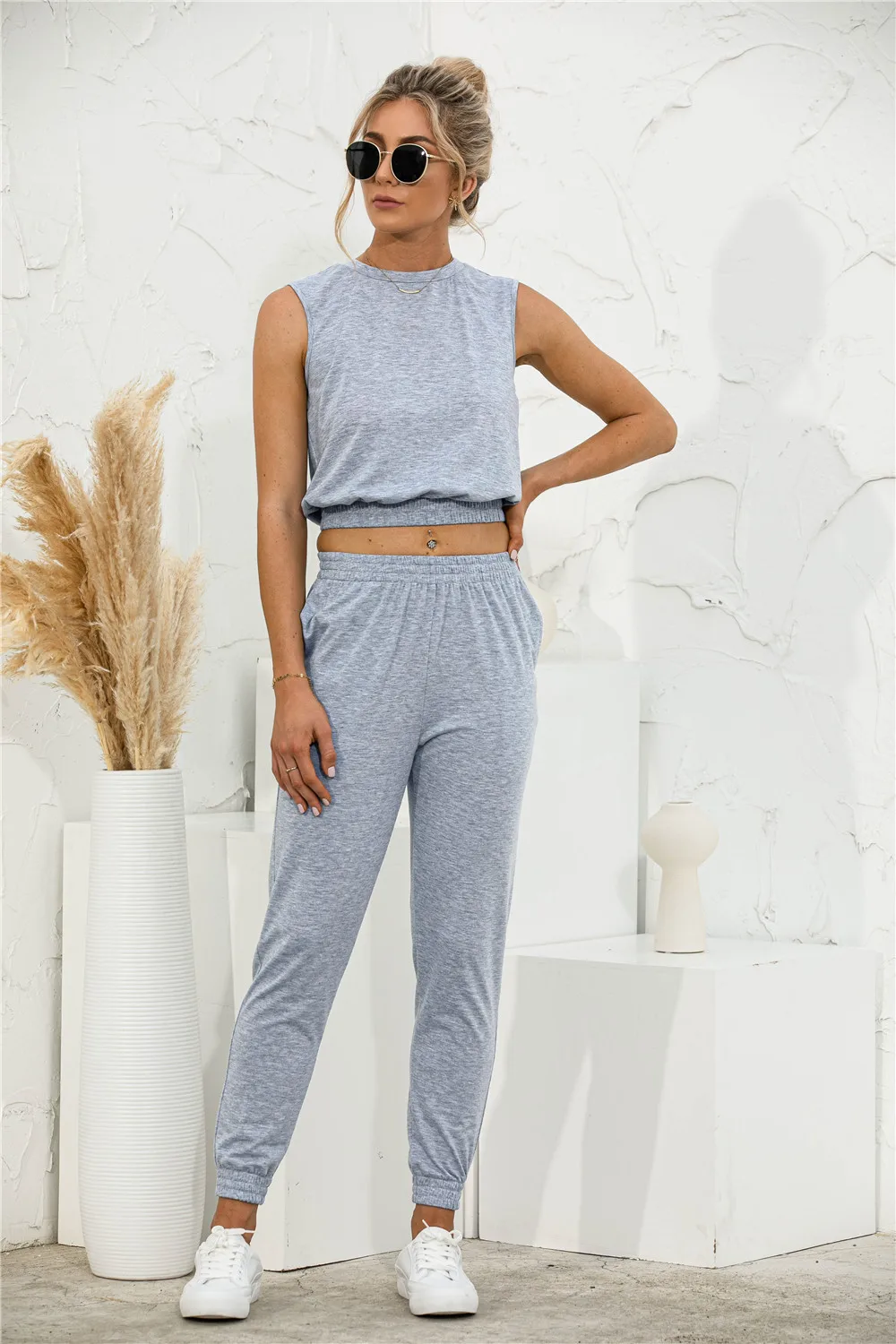 

Костюм спортивный женский из 2 предметов, повседневный короткий топ без рукавов и брюки-карандаш с эластичным поясом, женская одежда, лето ...