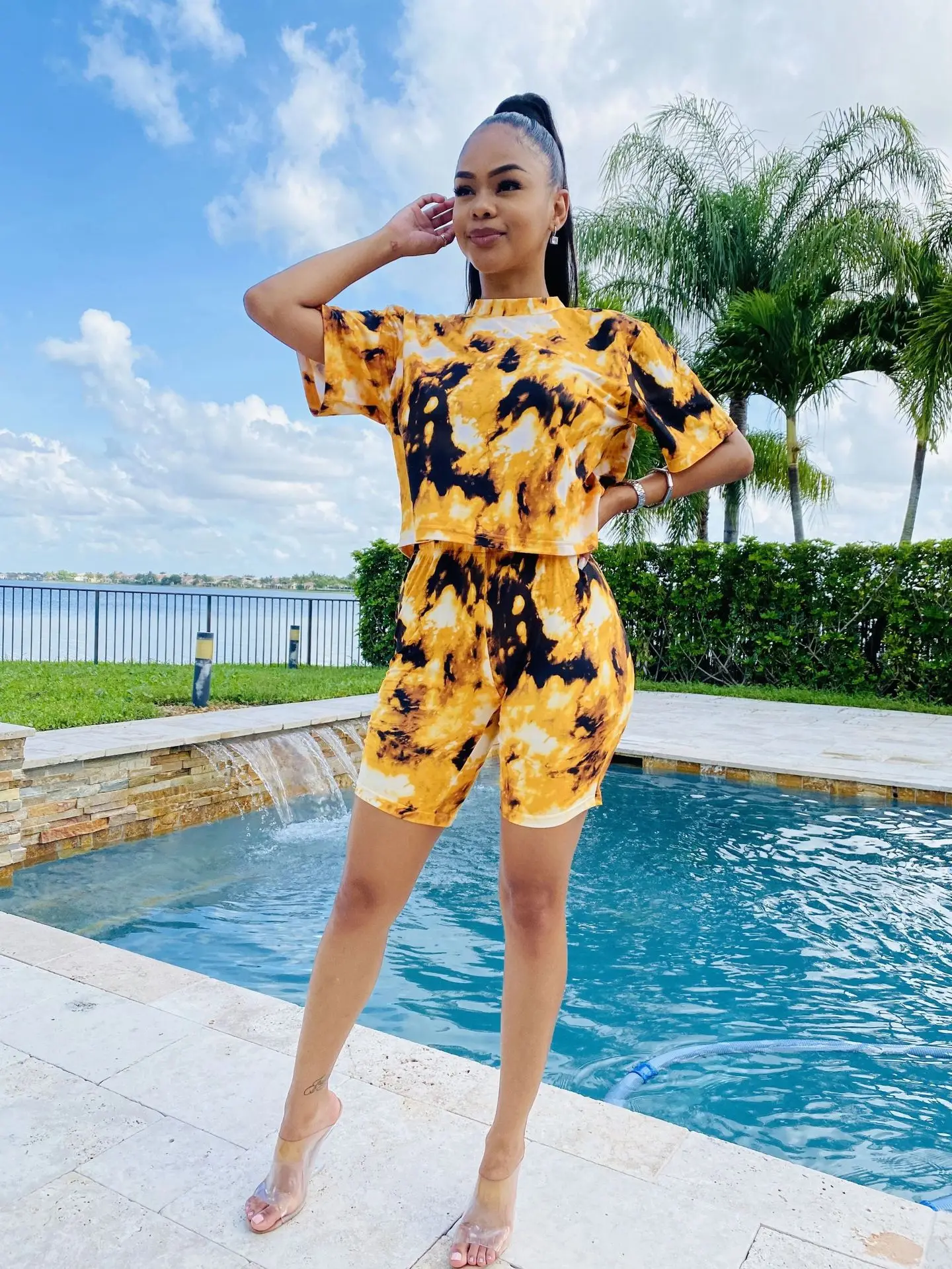 Женский летний костюм из двух предметов с принтом рубашка коротким рукавом и